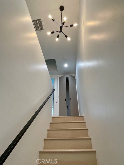 Building Photo - 611 W 41st Pl