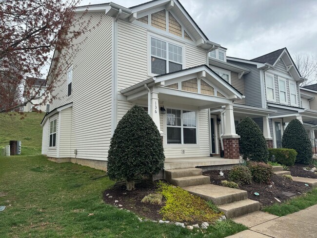 Building Photo - Great Townhouse In Perfect Nashville Location