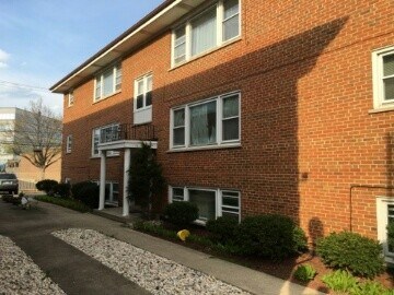 Building Photo - 9446 Maple Dr
