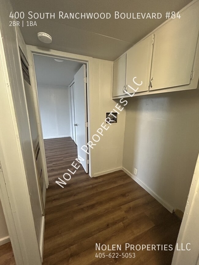 Building Photo - 400 S Ranchwood Blvd