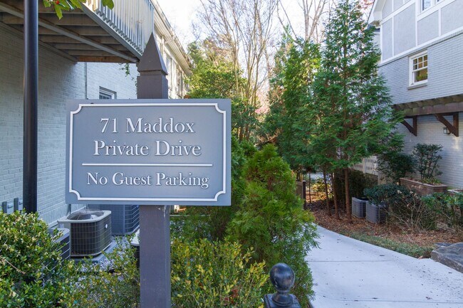 Foto del edificio - Charming Midtown Condo with Private Entrance