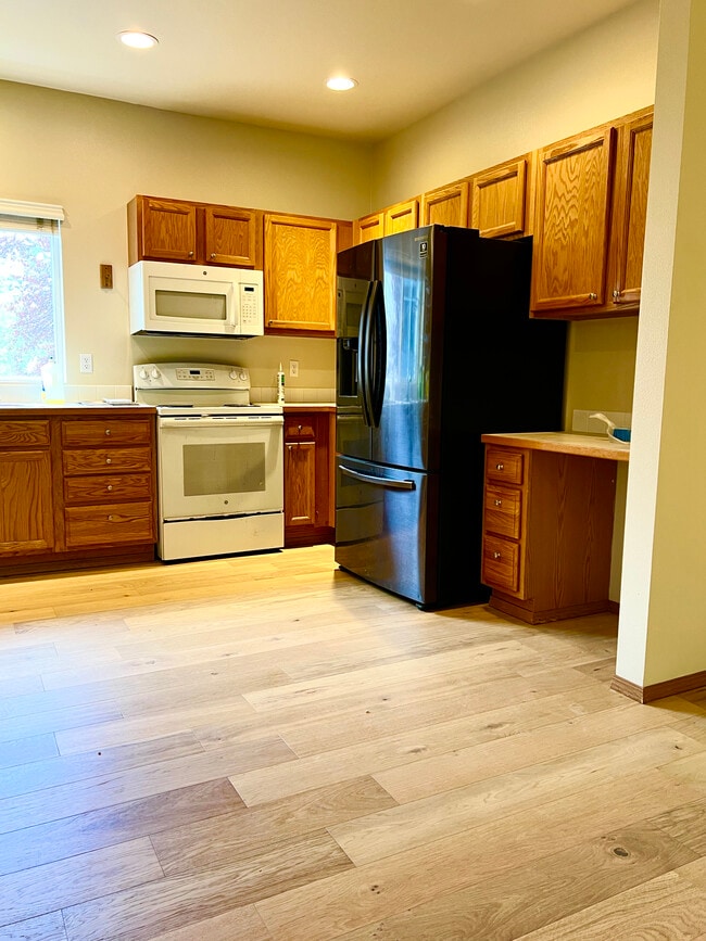 Building Photo - 4302 Lupine Ct