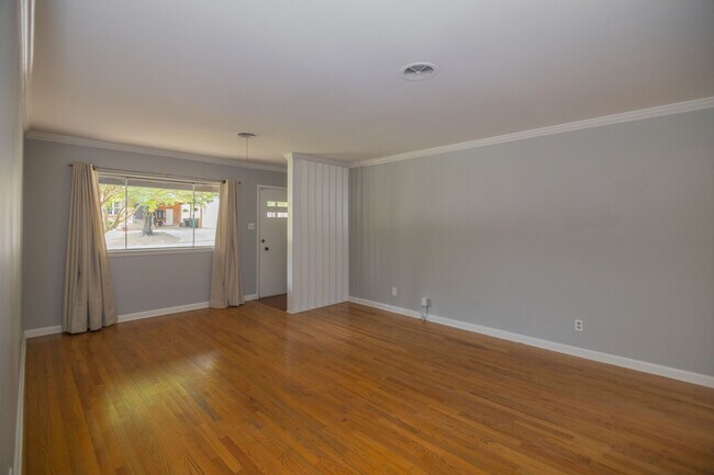 Building Photo - 6304 Ridgecrest Dr