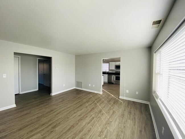 LIVING ROOM - Marshfield Apartments
