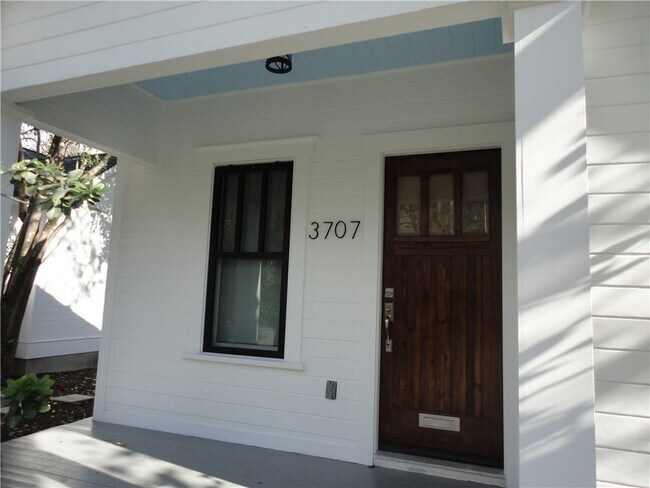 Building Photo - 3707 Duval St