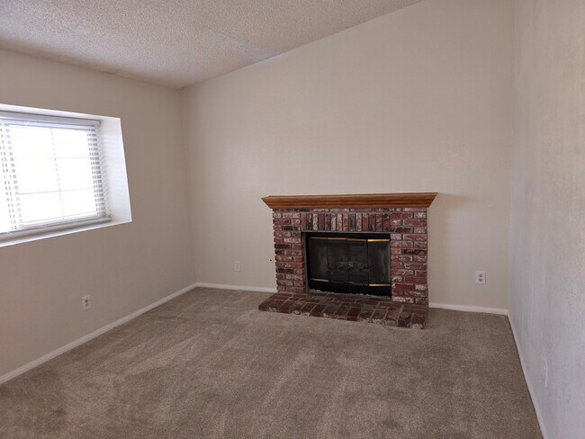 Building Photo - 1018 Langhorn St