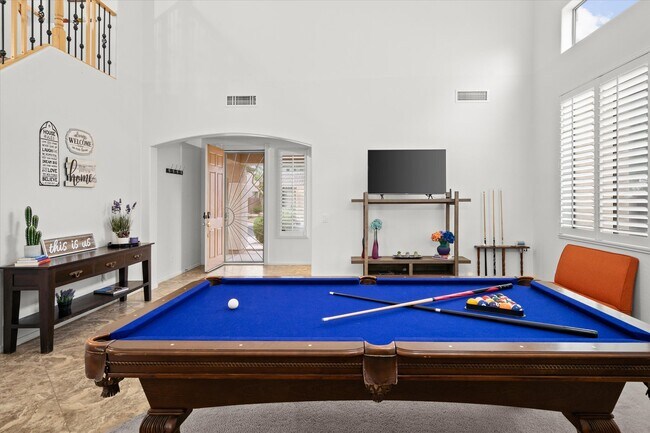 Entrada - 8566 W Cinnabar Ave