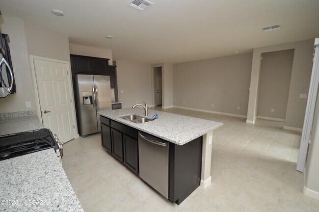 Building Photo - 12175 E Metz Dr