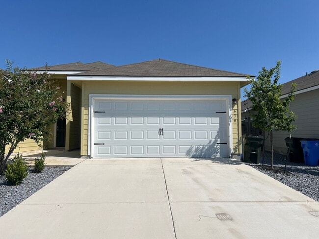 Foto del edificio - Luxury Duplex in Seguin, TX