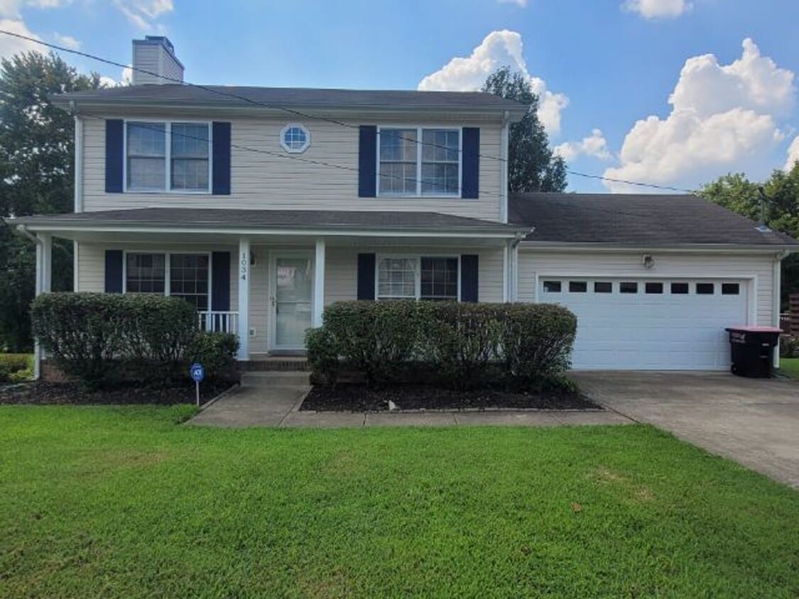 Foto principal - Charming 3-Bedroom Home with Spacious Livi...