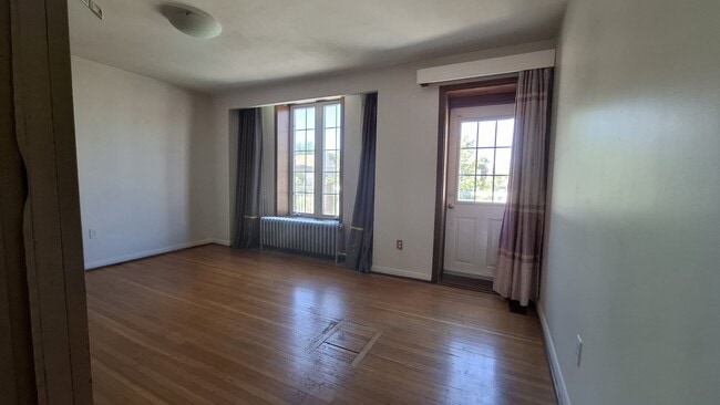 Building Photo - 423 Margueretta St