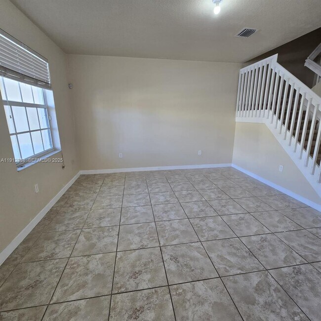 Foto del edificio - 9051 SW 227 ST