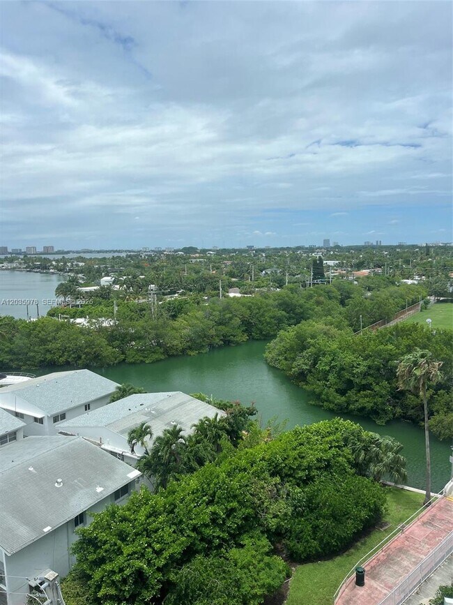 Foto del edificio - 7441 Wayne Ave
