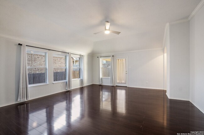 Building Photo - 532 Wagon Wheel Way