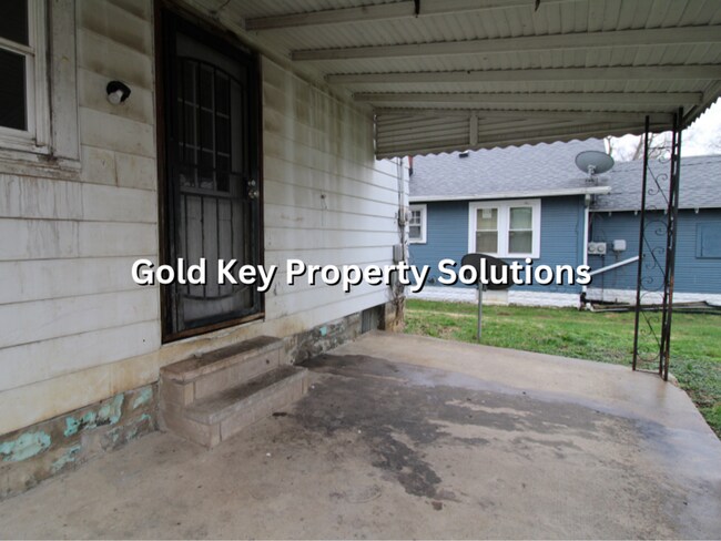 Building Photo - Large 2 BR 1 BA House with Family Room, Basement, Garage, and Separate Storage Building (SECTION ...