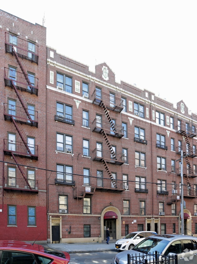 Primary Photo - 2718 Bainbridge Ave