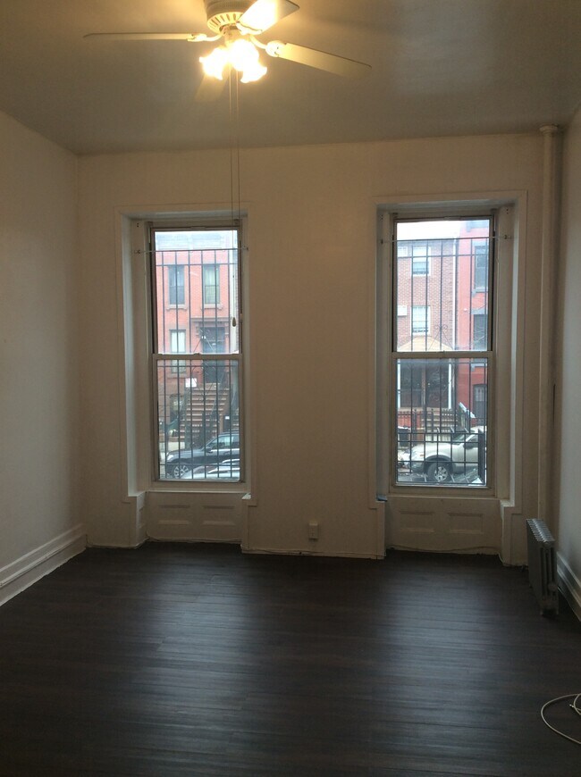 Building Photo - 242 Vernon Ave