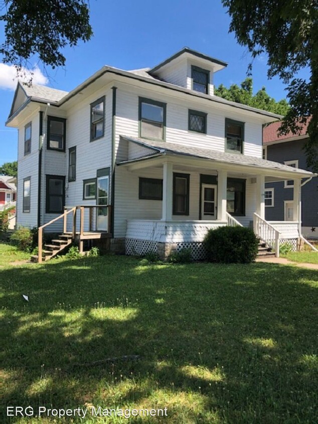 Primary Photo - 5 br, 2 bath House - 1128 Neosho St