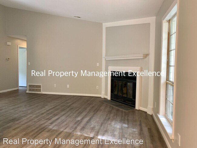 Building Photo - 3 br, 2 bath House - 103 Walden Ct
