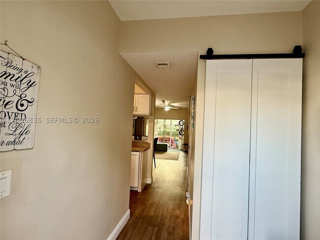 Foto del edificio - 16 Key W Ct