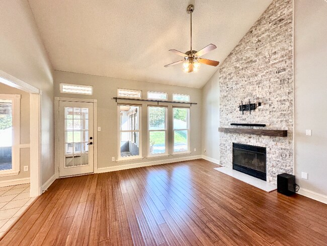 Foto del edificio - 10223 Bon Meade Ln