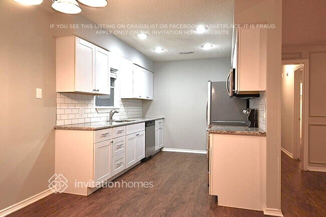 Foto del edificio - 3908 Helmsford Dr