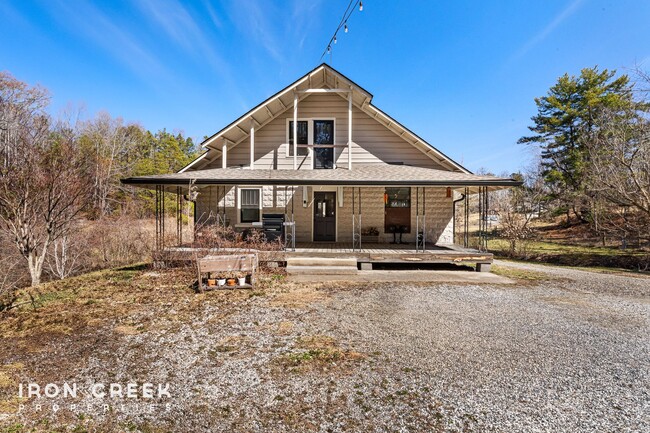 Building Photo - Breathtaking Furnished Farmhouse Renovatio...