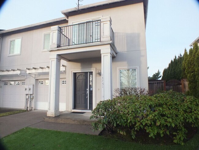 Building Photo - Spacious 2-Bedroom, 2-Bath Townhome with Primary Suite in Happy Valley