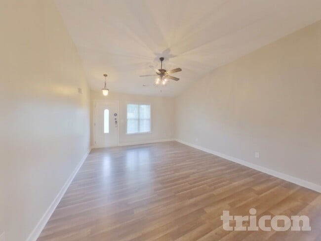 Foto del edificio - 456 Blairwood Ct