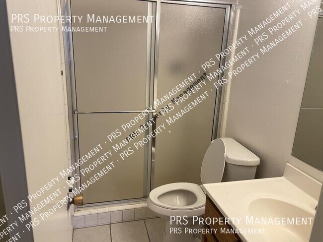 Building Photo - New Price