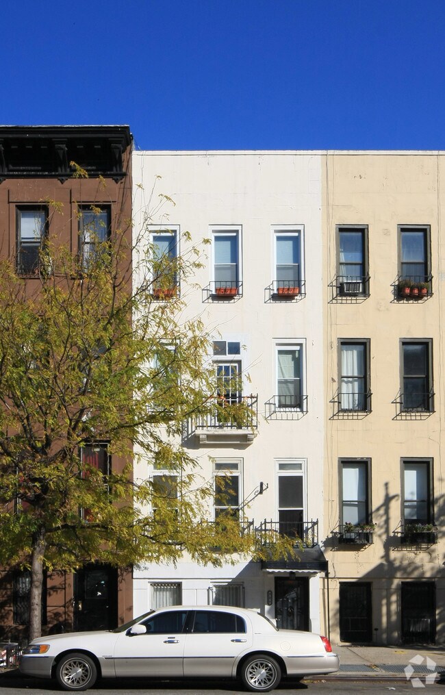 Foto del edificio - 327  East 116th Street