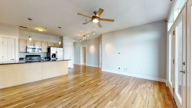 Building Photo - 817 3rd Ave N