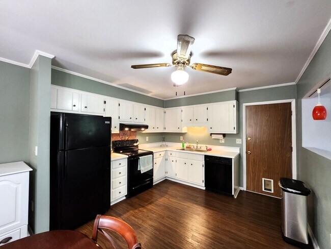 Foto del edificio - Charming 3 bedroom house for rent in NE Tallahassee, 1 car garage, private back yard, move in ear...