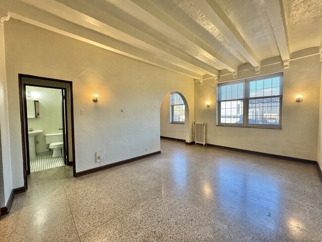 Building Photo - 425 S Monroe Ave