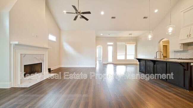 Foto del edificio - 204 Sleepy Brook Rd