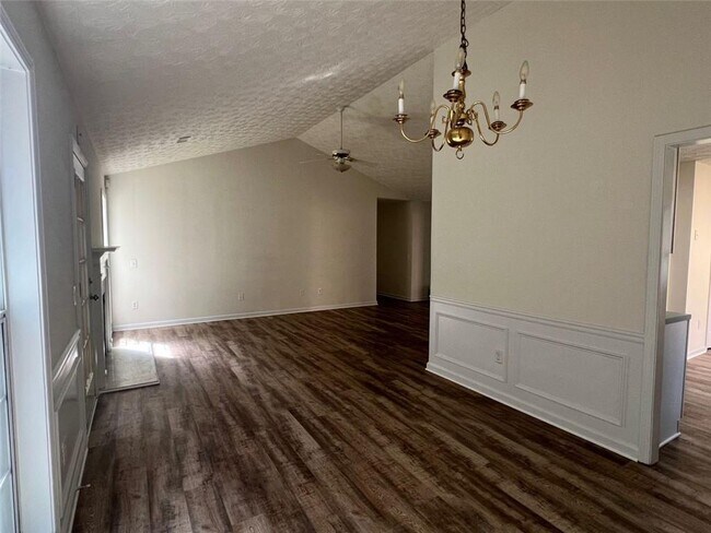 Foto del edificio - 1065 Hillary Ln