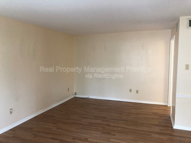 Photo - 1520 Yale St Apartment