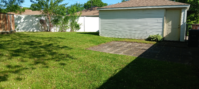 Building Photo - 204 S Orchard Dr