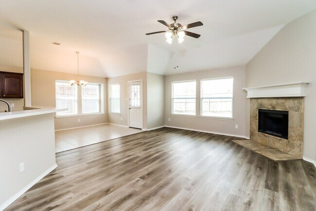 Foto del edificio - 2504 Wakecrest Dr