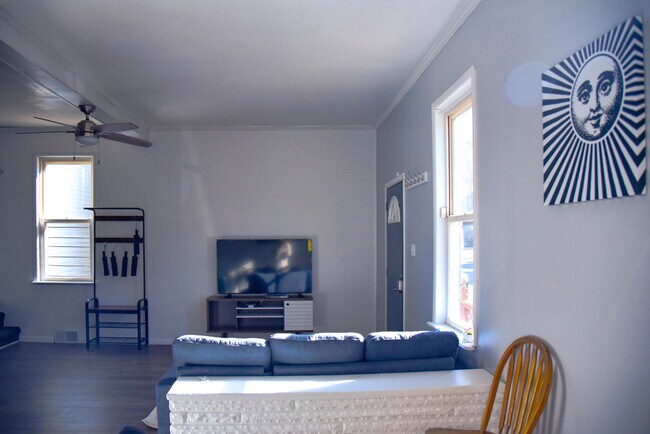 Building Photo - 519 Cato St