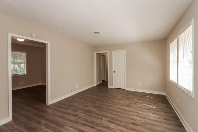 Foto del edificio - 2922 Knotty Oaks Trail
