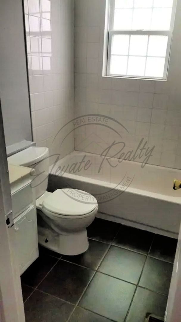 Building Photo - HOT LISTING in Edgehill Neighborhood! TWO ...