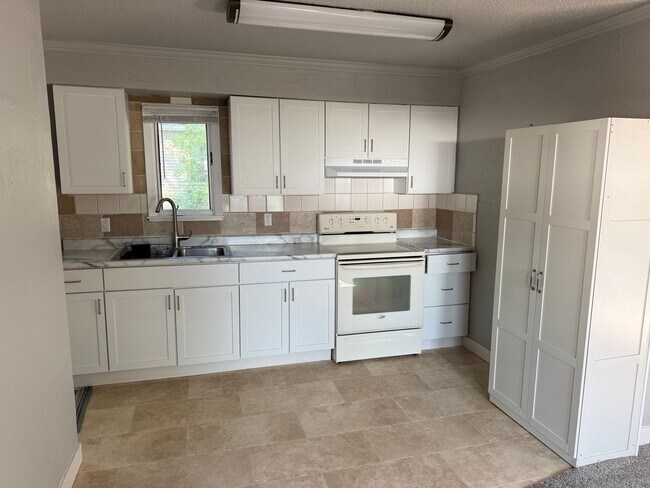 Foto del edificio - Charming 2 Bed, 1 Bath Home – Month-to-Mon...