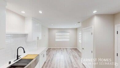 Building Photo - 2811 W 46th St