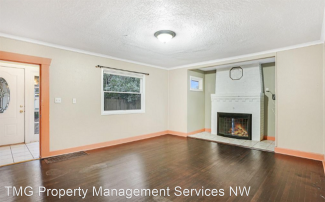Foto del edificio - 3 br, 2 bath House - 8925 NE Sandy Blvd