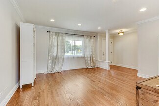 Building Photo - 585 Woodlawn St