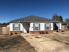 Building Photo - 1681 N Linda Jo Pl