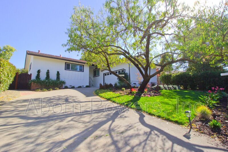 Primary Photo - 2465 Starmount Way