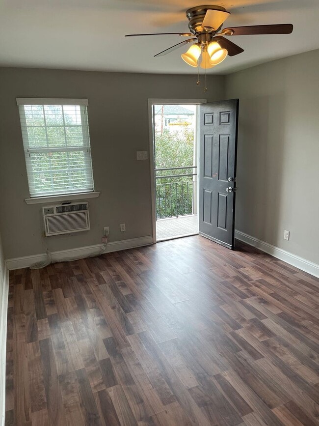 Photo - 1BD/1BA in Gated Complex. Walk to St Charles Ave Apartment