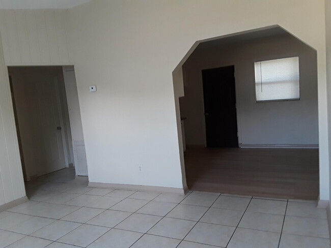 Building Photo - 1710 Rose Blvd